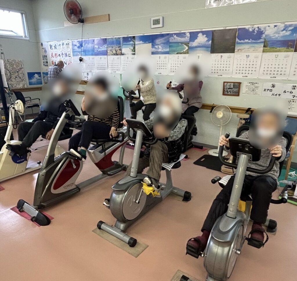 ひかりデイサービス荻野_1015_エアロバイク